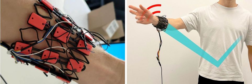 Zwei Fotos: Links: Ein Unterarm, an dem mit Kabeln verbundene Sensoren angebracht sind. Rechts: Ein Mensch hält den rechten Arm zur Seite, an dem Sensoren befestigt sind. Ein blauer Haken deutet eine Bewegung von links nach rechts an.